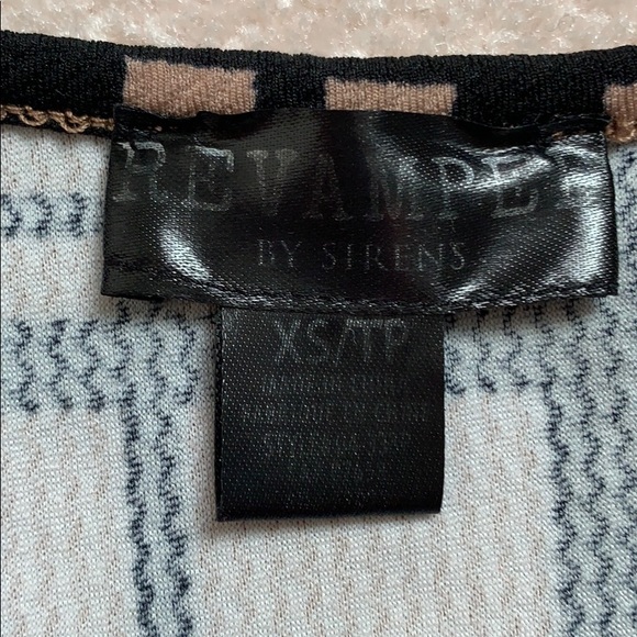 Sirens V Neck Crop Top - Picture 2 of 2